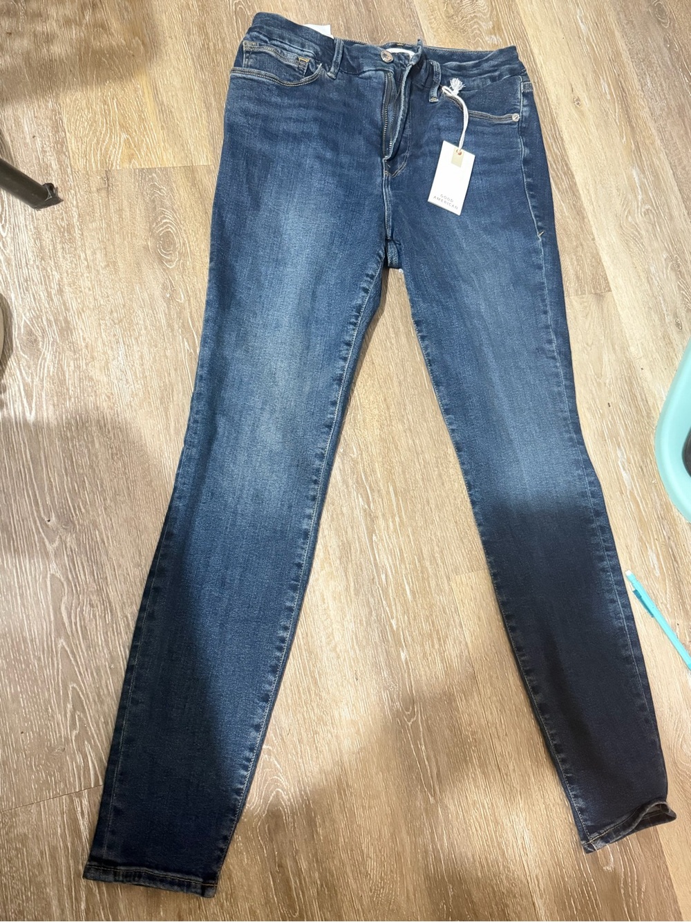 Good American Women’s Skinny Jeans in Dark Blue Wash
